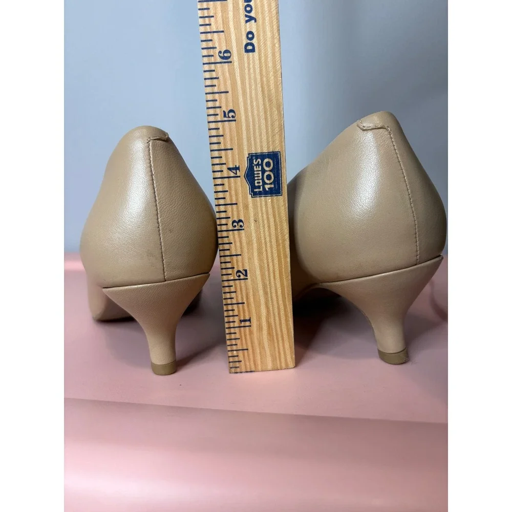Trotters Kiara Nude Leather Kitten Heel Pumps‎ Pointed Toe 10WW T1805-185
